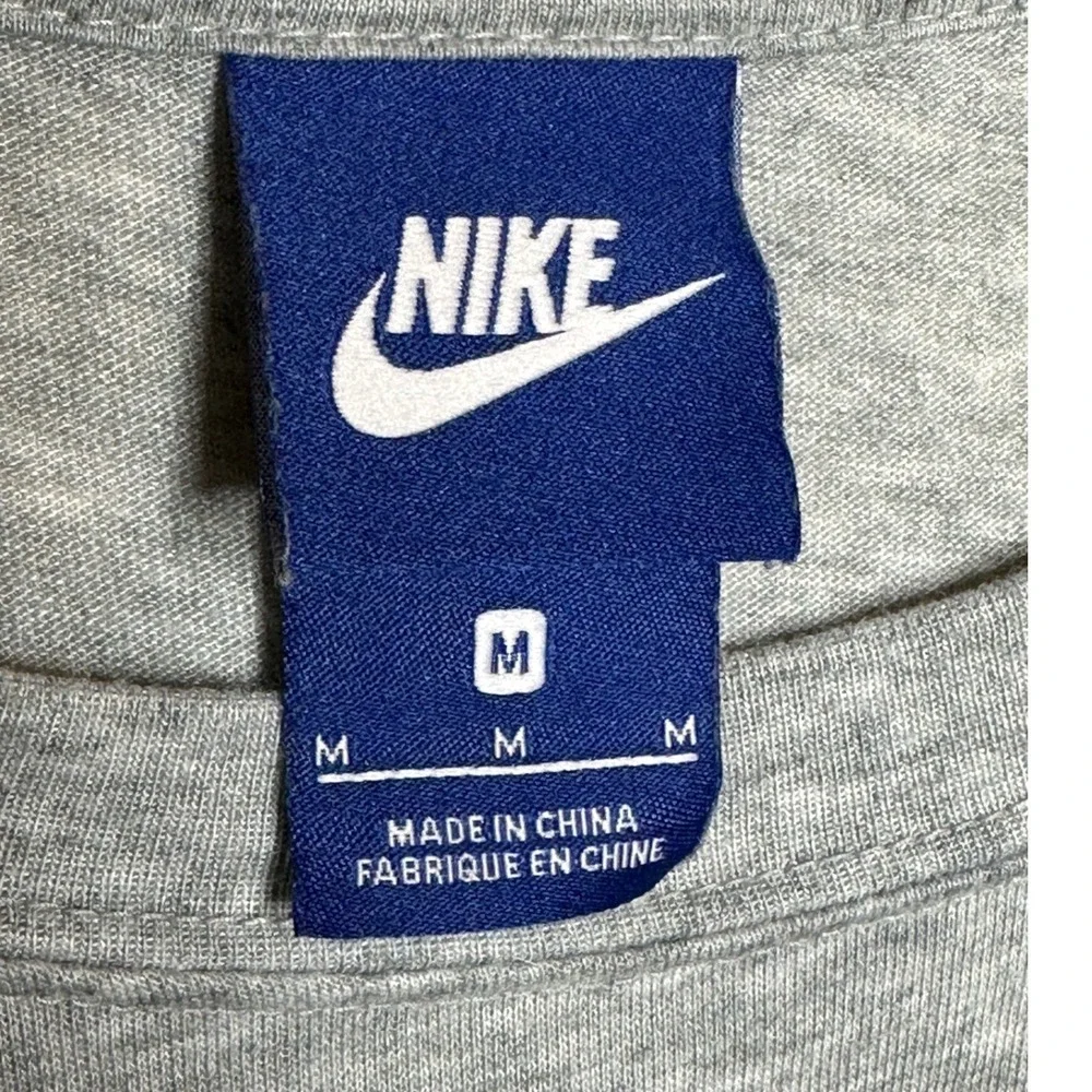 Nike Women's Swoosh Logo Print Short Sleeve Shirt size Medium Gray/White